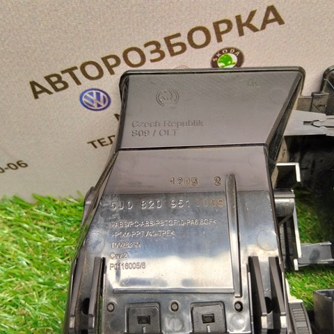 5J0820951 VAG Решетка вентиляции салона на "торпедо" купить в Ирпень