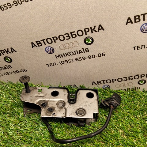 Запор капота (замок и привод замка капота) 5J0823509C VAG