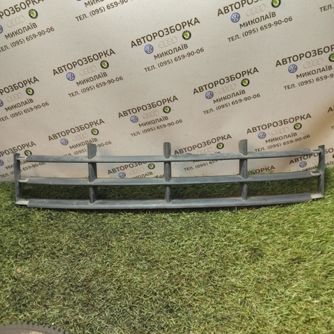 Решетка переднего бампера, центральная 5J0853677A VAG