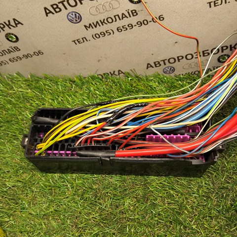 5J0937615A Блок предохранителей купить Киев