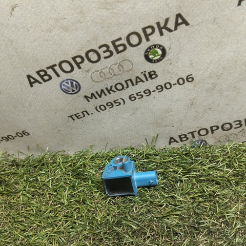 VAG 5K0959351A Датчик удара в наличии Житомир