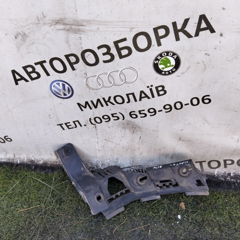 Направляющая заднего бампера, правая 5M0807394A VAG
