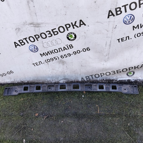 Кронштейн бампера заднего, центральный 5M0807863 VAG