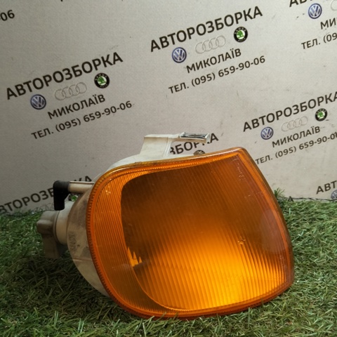 Поворотник правый 6N0953050B VAG