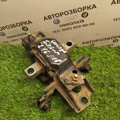 Левая опора двигателя 6R0199555 VAG