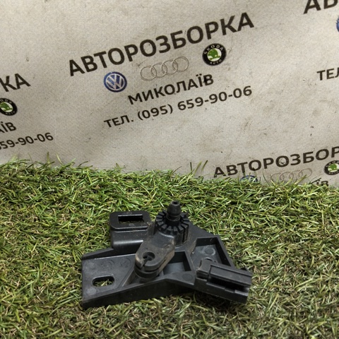 VAG 6R1823633 Кронштейн ручки открывания капота в наличии Черкассы