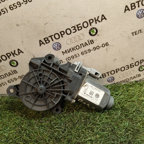 Мотор стеклоподъемника двери передней, правой 6RU959802 VAG