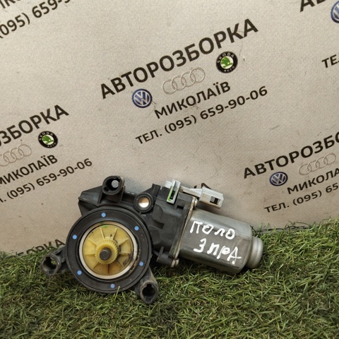 Мотор стеклоподъемника двери передней, правой 6RU959811 VAG