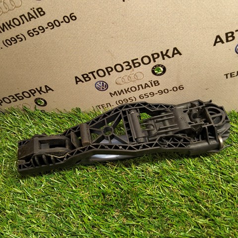 Держатель наружной ручки двери, задней правой 6Y0837886 VAG