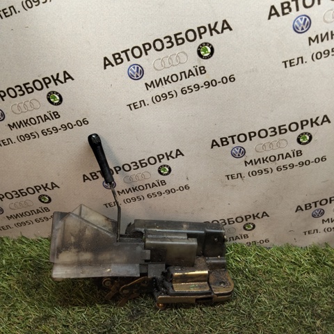 Дверной замок передний правый Volkswagen Transporter T4