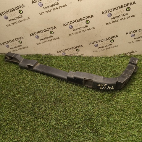 7D0807394 Направляющая заднего бампера правая купить Кривой Рог