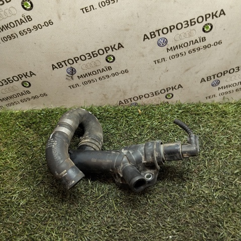 Патрубок радиатора охлаждения нижний 7E0121086H VAG