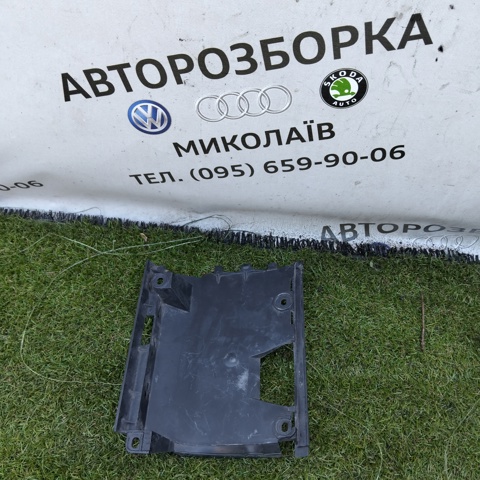 Левый кронштейн заднего бампера 7H0807129A VAG