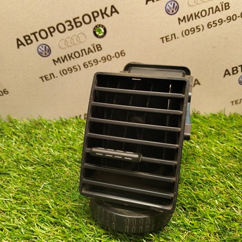 Решетка вентиляции салона на "торпедо" 7H0815705A VAG