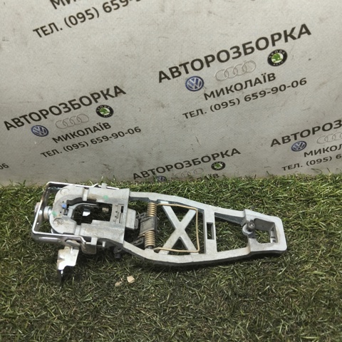Держатель наружной ручки двери, передней правой 7H0837886C VAG