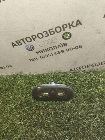 Повторитель поворота в крыло 7H0949117A VAG