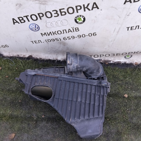 7L0128607 VAG Корпус воздушного фильтра левый купить в Павлоград