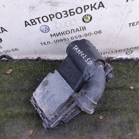 Корпус воздушного фильтра, левый 7L0128607 VAG
