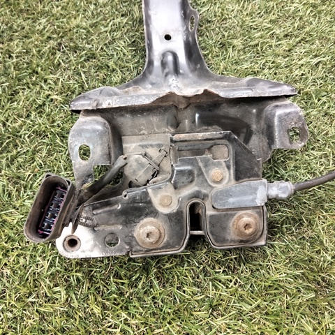 Замок крышки капота 7L0823509A VAG