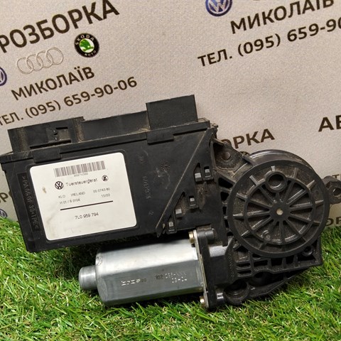 7L0959794 Мотор стеклоподъемника двери задней правой купить Тернополь