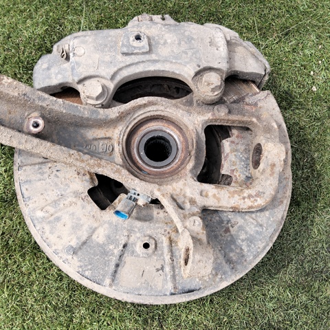 7L6407257A VAG Цапфа (поворотный кулак) передний левый купить в Николаев