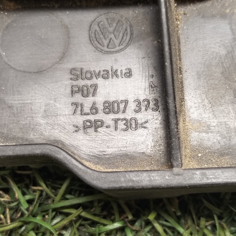 VAG 7L6807393 Направляющая заднего бампера левая в наличии Сумы