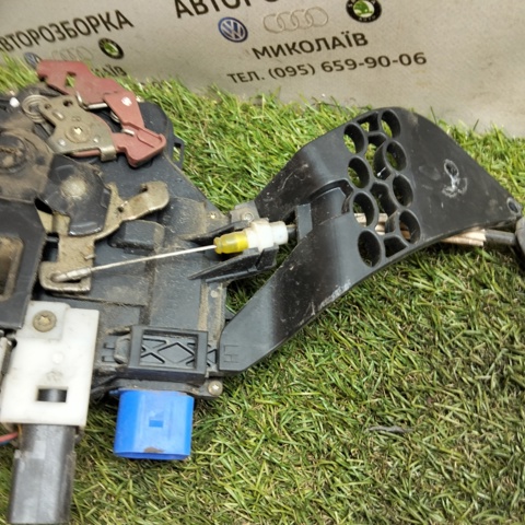 7L6839085 VAG Трос (тяга) открывания замка двери задней купить в Ирпень