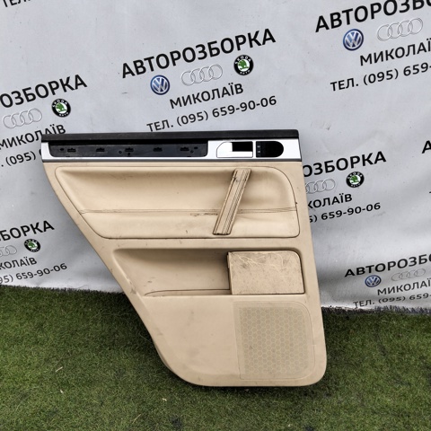 Карточки обшивки задней двери правой 7L6867211 VAG