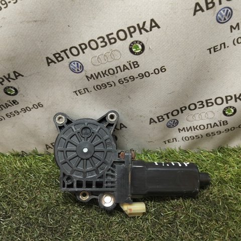 Мотор стеклоподъемника двери передней, левой 82450H1000 HYUNDAI