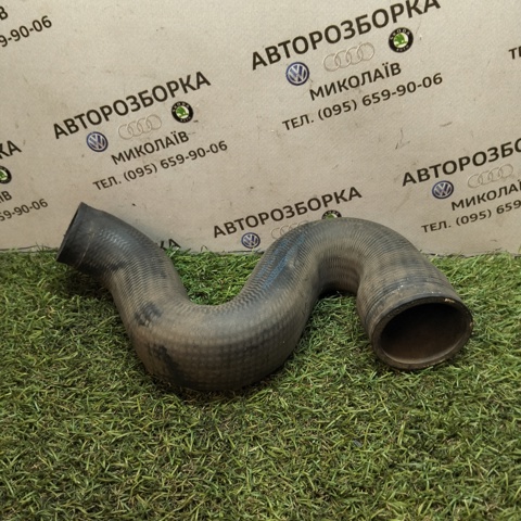 Патрубок дроссельный 8D0145828C VAG