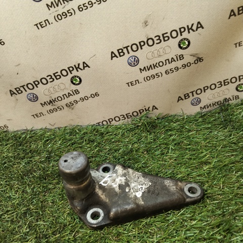 Кронштейн опоры двигателя 8D0199343J VAG
