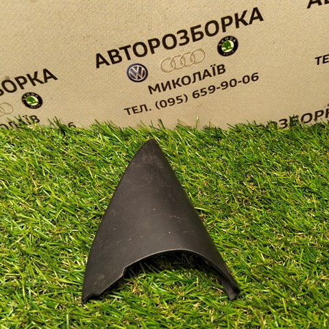 Внутренняя накладка крепления зеркала правого 8D0857506 VAG