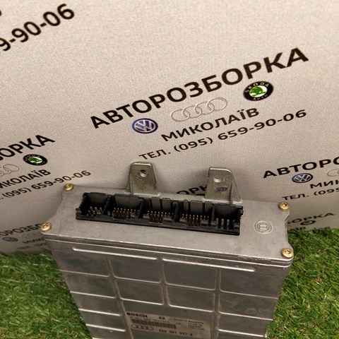 Электронный блок управления двигателем 8D0907557B VAG