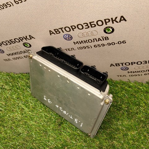 VAG 8D0907557P Блок управления двигателем в наличии Винница
