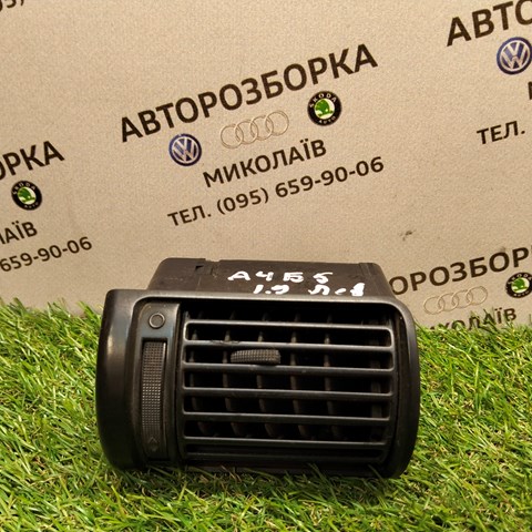 8D1820901 VAG Решетка вентиляции салона на "торпедо" левая купить в Черновцы