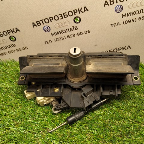 VAG 8D9827565C Замок крышки багажника (двери 3/5-й задней) в наличии Николаев