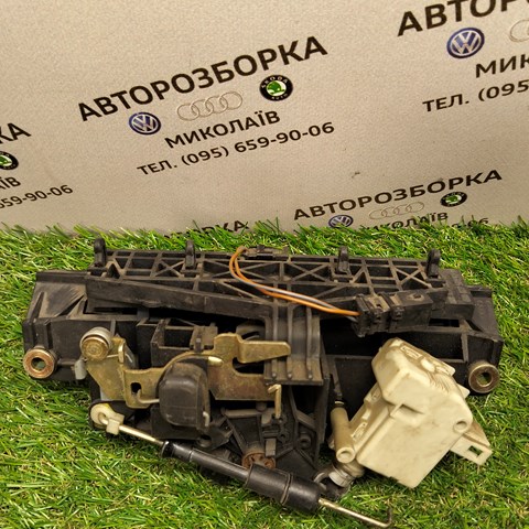 8D9827565C Замок багажника купить Николаев