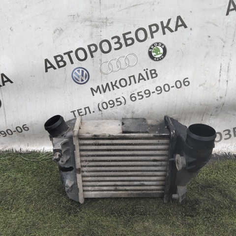 8E0145806C VAG Радиатор интеркуллера купить в Ужгород