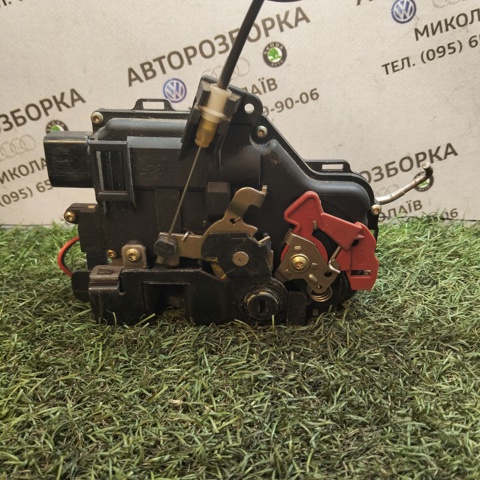 8E0839016C Замок двери задней правой купить Николаев