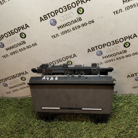 Пепельница 8E0857951J VAG