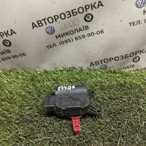 Моторчик заслонки печки 8E1820511 VAG