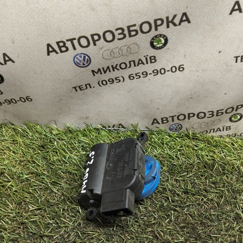 Моторчик заслонки печки 8E1820511E VAG