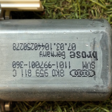 8K0959811C Мотор стеклоподъемника двери задней левой купить Киев