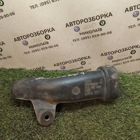 Патрубок воздушный, вход воздушного фильтра 8L0129604 VAG
