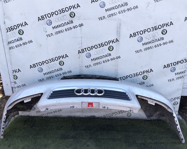 Бампер на авто 8L0807111 VAG