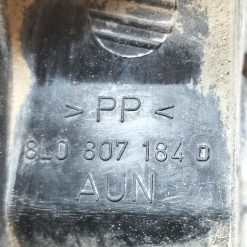 8L0807184D Кронштейн бампера переднего правый купить Черкассы