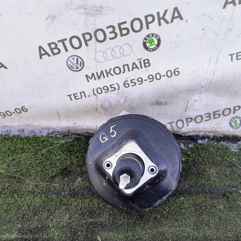 Вакуумник 8R0612103D VAG