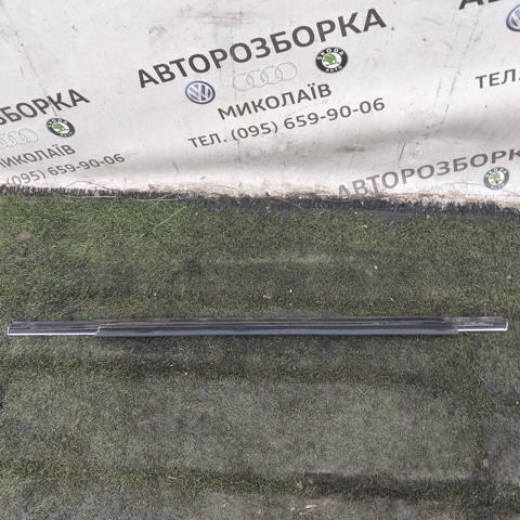 VAG 8R0853763F Молдинг опускного стекла двери задней левой в наличии Тернополь