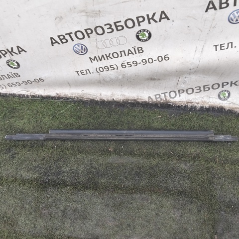 8R0853764F Молдинг опускного стекла двери задней правой купить Запорожье