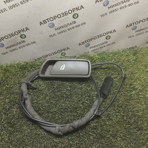 8R0885682A VAG купить в Ужгород